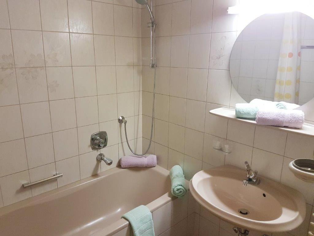 Gaestehaus Dorfbaeckerei 턱스 외부 사진